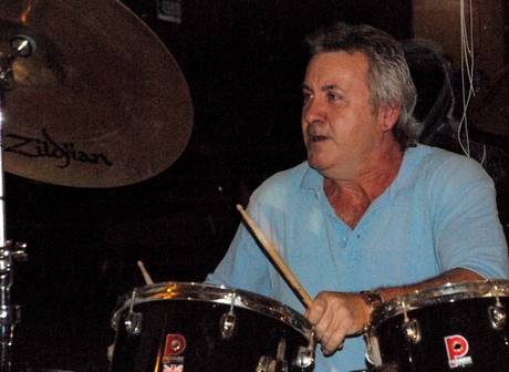 Умер известный барабанщик Robbie France