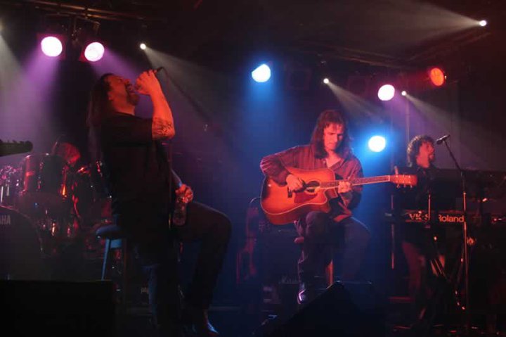 Гитарист рок- группы Shy, Стив Харрис, скончался от опухоли мозга.